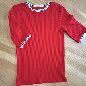 Banana Republic ribbed retro crew knit with collar/ sleeve contrast Sz M Red